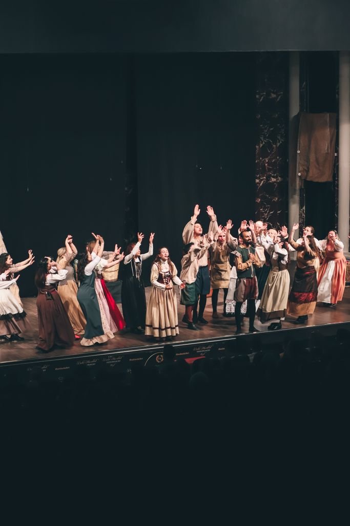 Diverse group of actors performing a theatrical play in İzmir, Turkey. Energetic stage scene. – comédie musicale